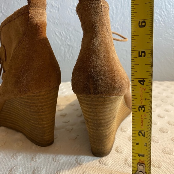 LUCKY BRAND Women's Suede Lace-Up Heeled Booties - Picture 13 of 16